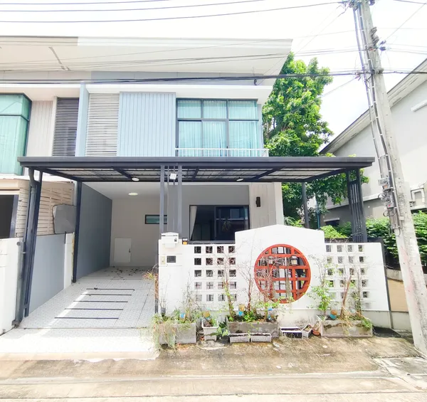 ทาวน์โฮม 2 ชั้น ติดถนนสายไหม แต่งสวย หลังมุม หมู่บ้าน พฤกษาวิลล์ 64 พื้นที่ 21.9 ตรว. 3 ห้องนอน 2 ห้องน้ำ ต่อเติมหลังคาจอดรถและห้องด้านหลัง พร้อมอยู่สุดๆ