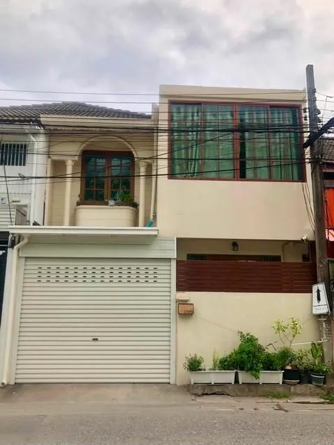 ให้เช่าทาวน์เฮ้าส์ 2 ชั้น 30 ตร.ว. หมู่บ้าน อยู่เจริญ ซอยรัชดา 18 ใกล้ MRT ห้วยขวาง