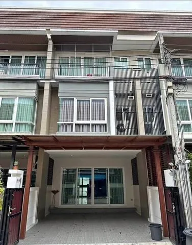 MTR104 พร้อมเข้าอยู่! ให้เช่าทาวน์โฮม 3 ชั้น 206 ตร.ม. Urban Sathorn ราชพฤกษ์ มี Walk-in Closet ห้องดูหนัง ครัวไทยแยกส่วน จอดรถได้ 2 คัน