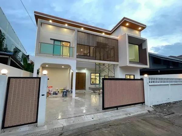 MHS18 ทำเลดีที่สุดในลาดพร้าว! ขายบ้านเดี่ยว 5 ห้องนอน 3 ที่จอดรถ พื้นที่ใช้สอย 250 ตร.ม. เชื่อมต่อเลียบทางด่วนเอกมัย-รามอินทรา ราคา 11.9 ล้านบาท
