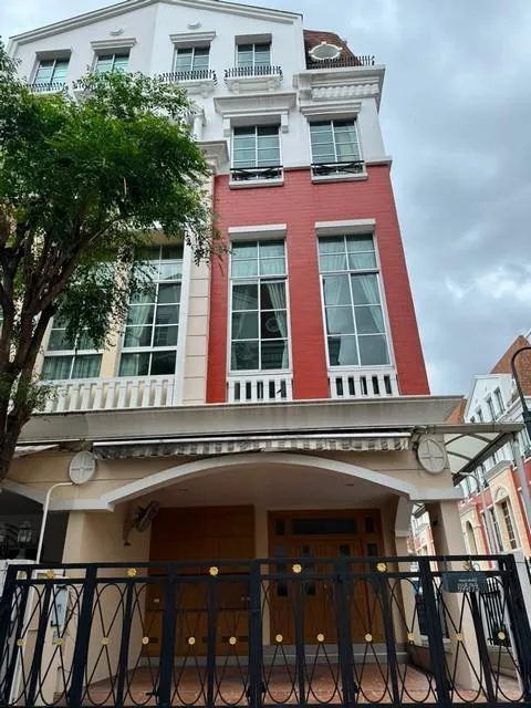 ให้เช่าทาวน์โฮม 4 ชั้น 320 ตร.ม. บ้านกลางกรุง สาทร-นราธิวาส ใกล้ Central พระราม 3