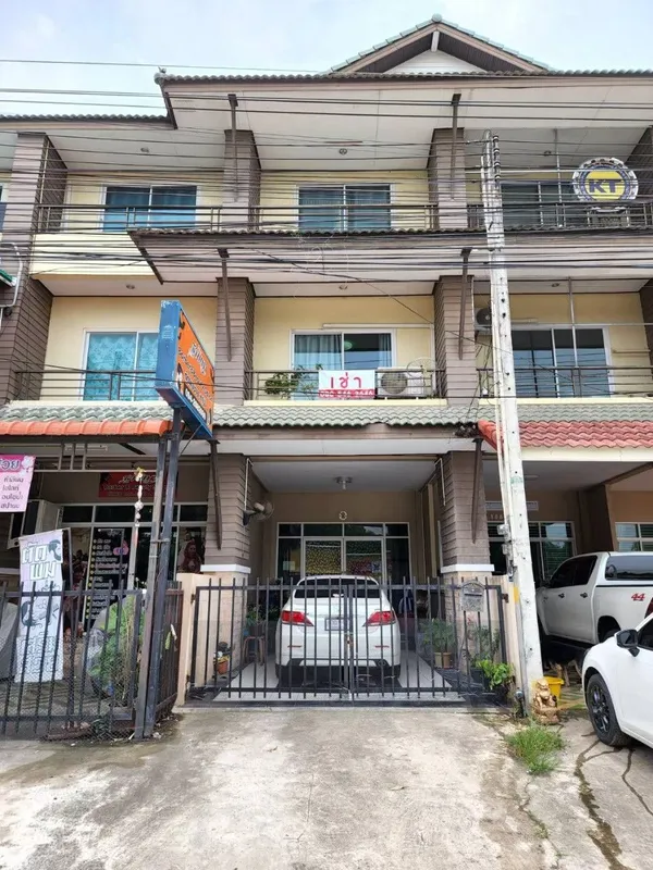 ขายทาวน์เฮ้าส์ 3 ชั้น ทำเลดี ติดถนนทับมา เขาโบสถ์ จ.ระยอง