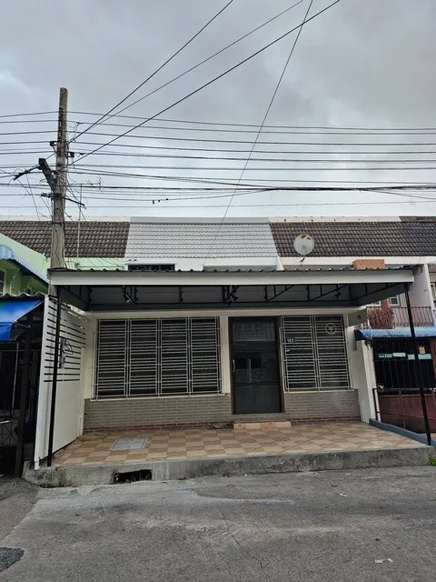 ให้เช่าทาวน์เฮาส์ 2 ชั้น Renovated ใหม่ 200 ตรม. ซอยพหลโยธิน 69-1 ใกล้ BTS สายหยุด เพียง 150 เมตร