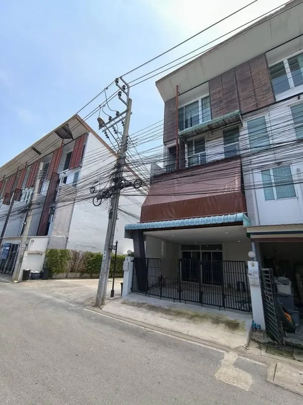 ให้เช่าทาวโฮม 3.5ชั้น The Attic Lite ดิ แอททิค ไลท์ แจ้งวัฒนะ ซอยแจ้งวัฒนะ-ปากเกร็ด 24หลัง เซ็นทรัล แจ้งวัฒนะ ใกล้รถไฟฟ้าสายสีชมพู สถานีแจ้งวัฒนะ-ปากเกร็ด 28