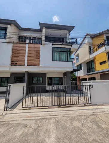260825nsseakn ให้เช่า บ้าน MRT บางรักใหญ่ 600 ม.รัตนาธิเบศร์ ราชพฤกษ์ บางรักน้อย บ้านแฝด 3 ชั้น 5 นอน 4น้ำ 250 ตร.ม.หลัง