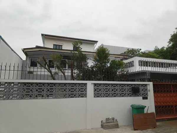 ให้เช่าบ้านเดี่ยว 2 ชั้น 60 ตร.ว. ซอยวชิรธรรมสาธิต 65 รีโนเวทใหม่ทั้งหลัง ใกล้ซีคอนสแควร์