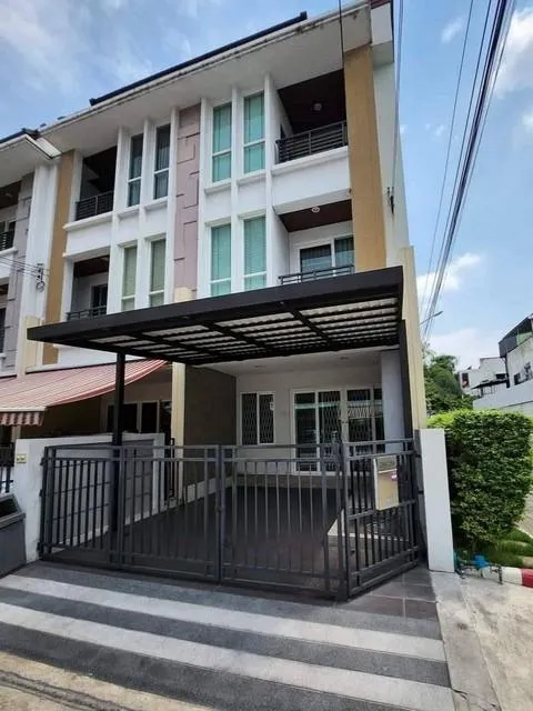 ให้เช่าทาวน์โฮม 3 ชั้น 180 ตร.ม. หมู่บ้านกลางเมือง S-Sense พระราม9-ลาดพร้าว ซ.ลาดพร้าว 84