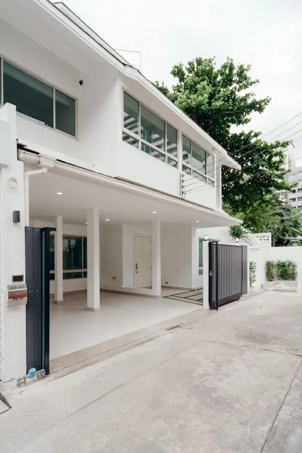 ขายบ้านสุขุมวิท 15 ทำเลนานา อโศก ซื้อลงทุนหรืออยู่เองก็เหมาะ-House for Sale in Sukhumvit 15 | Prime Nana–Asoke Location | Ideal for Investment or Private Residence