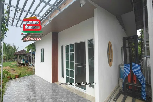 ที่ดินพร้อมบ้าน เนื้อที่ 8-1-44.5 ไร่ ใกล้ศูนย์วิจัยและพัฒนาการเกษตรปทุมธานี ถนนมอเตอร์เวย์ M81 สายบางใหญ่-กาญจนบุรี ตำบลห้วยหมอนทอง อำเภอกำแพงแสน จังหวัดนครปฐม