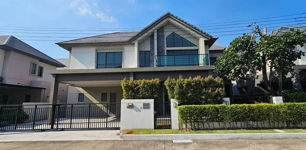 ทำเลทองใกล้ BTS! ขายบ้านเดี่ยว บางกอก บูเลอวาร์ด รามอินทรา-เสรีไทย 2 ขนาด 72.6 ตร.ว. ราคาดี คุยกันได้ ใกล้รถไฟฟ้าและโรงเรียนนานาชาติ.
