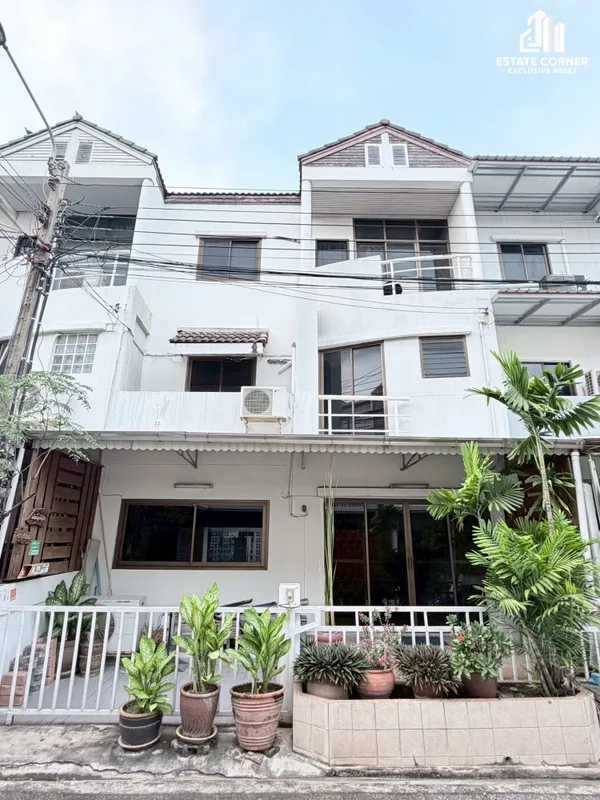ขายทาวน์โฮม 3 ชั้น หมู่บ้าน ธันยกานต์ ซอยรามอินทรา 40 แยก 31 ทำเลเชื่อมกับถนนนวลจันทร์ พร้อมเข้าอยู่  ใกล้รถไฟฟ้าสายสีชมพู สถานีรามอินทรา ก.ม.6