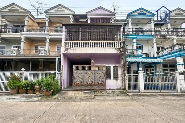 ขายทาวน์โฮม 3 ชั้น หมู่บ้านกรุงทอง 5 ซอยนวมินทร์ 111  แยก 1 เกษตร-นวมินทร์ ใกล้เซ็นทรัล อีสต์วิลล์
