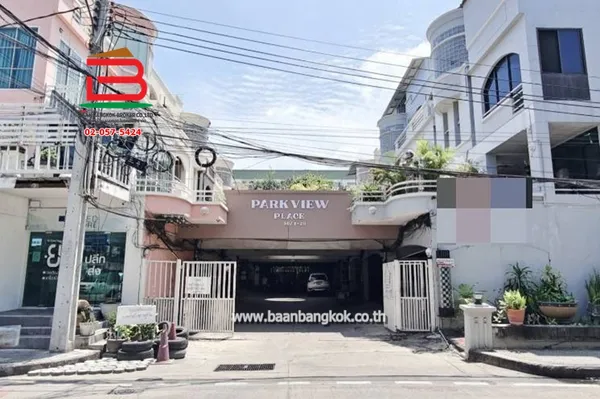 ทาวน์โฮม หมู่บ้านพาร์ควิวเพลส ทาวน์อินทาวน์ (รามคำแหง 43/1) เนื้อที่ 29.3 ตรว. ใกล้โรงเรียนบดินทรเดชา (สิงห์ สิงหเสนี) ถนนรามคำแหง แขวงวังทองหลาง เขตบางกะปิ