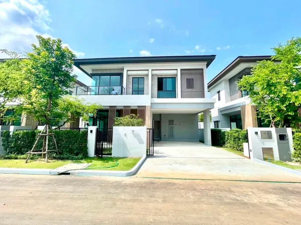 MHR253 พร้อมเข้าอยู่! ปล่อยเช่าบ้านเดี่ยว โครงการบางกอก บูเลอวาร์ด บางนา กม.5 เนื้อที่ 58 ตร.วา พื้นที่ใช้สอย 237 ตร.ม. 4 ห้องนอน 4 ห้องน้ำ จอดรถ 2 คัน ชุมชนปลอดภัยเป็นส่วนตัว ใกล้ Mega บางนา