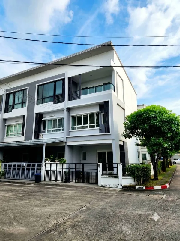 Sale! ทาวน์โฮมวัชรพล 3ชั้น หลังมุม หลังใหญ่ : เดอะริคโค้ ทาวน์ วัชรพพล ถ.ร่วมมิตรพัฒนา(ห้าแยกวัชรพล) รามอินทรา
