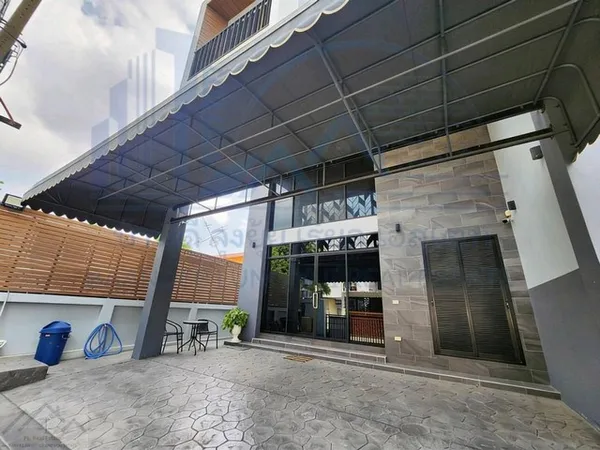 ให้เช่าโฮมออฟฟิศ 3 ชั้นครึ่ง หลังมุม 300 ตรม. 4 ห้องนอน โครงการ Diamond Ville ลาดพร้าว–วังหิน ซอย 4 ใกล้เลียบด่วน