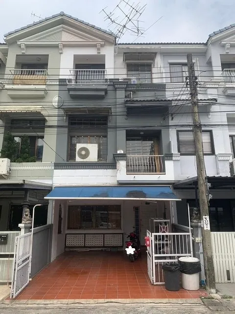 ให้เช่าทาวน์โฮม 3 ชั้น 3 ห้องนอน บ้านกลางเมือง เหม่งจ๋าย ลาดพร้าว 80 หน้าบ้านไม่ชนใคร ใกล้เหม่งจ๋าย ใกล้เลียบด่วน
