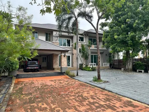 MHR261 ให้เช่าบ้านเดี่ยวหรูหลังใหญ่! โครงการณุศาศิริ บางนา ถนนกิ่งแก้ว เนื้อที่ใหญ่พิเศษ 173 ตร.วา พื้นที่ใช้สอย 420 ตร.ม. 3 ห้องนอน 4 ห้องน้ำ 2 ตกแต่งเฟอร์นิเจอร์ Built-in และเครื่องใช้ไฟฟ้าครบ หิ้วก