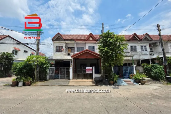 ทาวน์เฮาส์ หมู่บ้านฉัตรณรงค์วิลล่า 4 (ซอยเปียร์นนท์) เนื้อที่ 16 ตรว. ใกล้ตลาดเปียร์นนท์ ถนนลำลูกกา คลอง2 ตำบลคูคต อำเภอลำลูกกา จังหวัดปทุมธานี