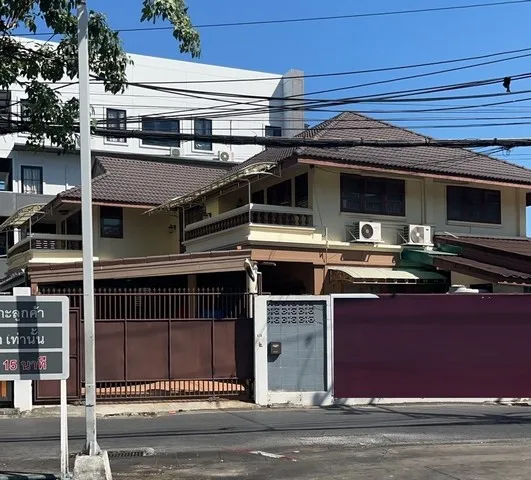 บ้านเดี่ยว 2 ชั้น ซอย 20 มิถุนา ใกล้ MRTสุทธิสาร 5 ห้องนอน 5 ห้องน้ำ แอร์ 7 ตัว จอดรถได้ 3 คัน (RH1595)