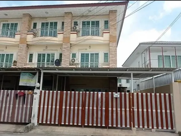 ให้เช่าทาวน์โฮม 3 ชั้น 35 ตร.ว. หลังริม ย่านลาดพร้าว 101 ใกล้ MRT ลาดพร้าว 101