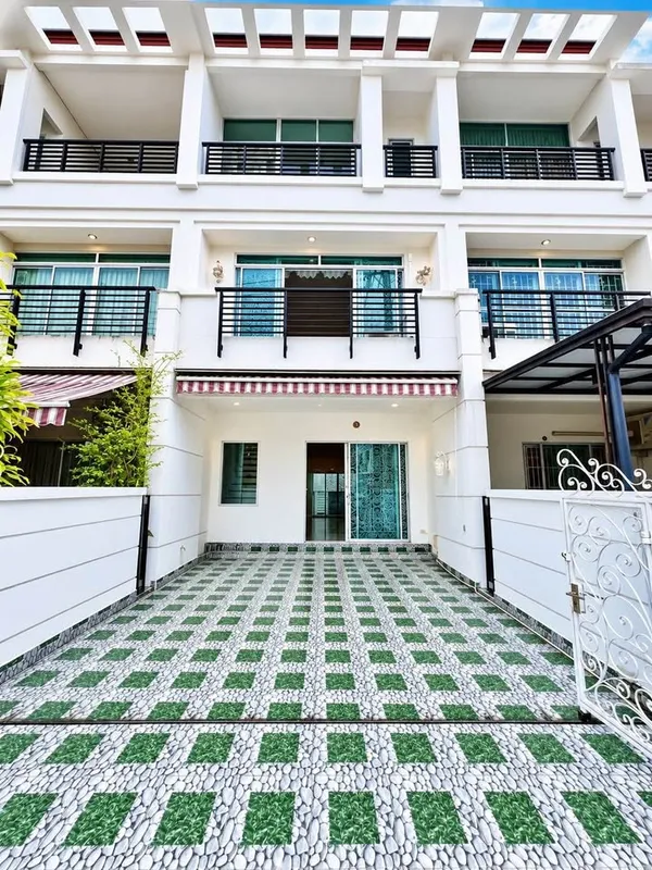 ให้เช่าทาวโฮม3ชั้น  บ้านกลางเมือง เออบาเนี่ยน สุขุมวิท 113ซ.วัดด่านสำโรง ถนนสุขุมวิท ถนนศรีนครินทร์ ใกล้ฟู้ดแลนด์ แมคโคร โลตัส โฮมโปร