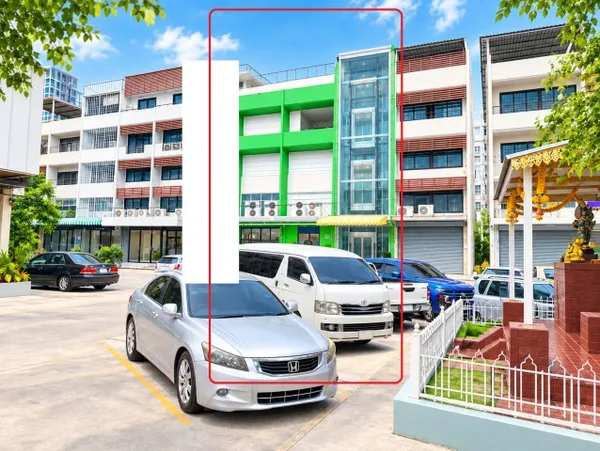 260724sgopnok ให้เช่า อาคารพาณิชย์ ติดตั้งลิฟท์ด้านหน้า 8นอน 4น้ำ รพ.รามคำแหง 400ม. The Mall อาคาร 4.5 ชั้น 3 คูหา 720 ต