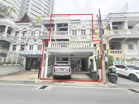 ขายตึกแถว เอกมัย ซอย 10 ติดถนนหลัก พร้อมผู้เช่า ทำเลหายาก เหมาะลงทุน - Shophouse for Sale in Ekkamai Soi 10 – Prime Main Road Location with Existing Tenant