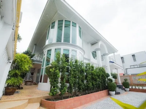 HS 2060 ขายบ้านเดี่ยวหรู พูลวิลล่า 244 ตรว. ถนนพระราม 9 บางกะปิ พร้อมสระว่ายน้ำ ทะลุรามคำแหง 12 และ 8 ใกล้เดอะไนน์