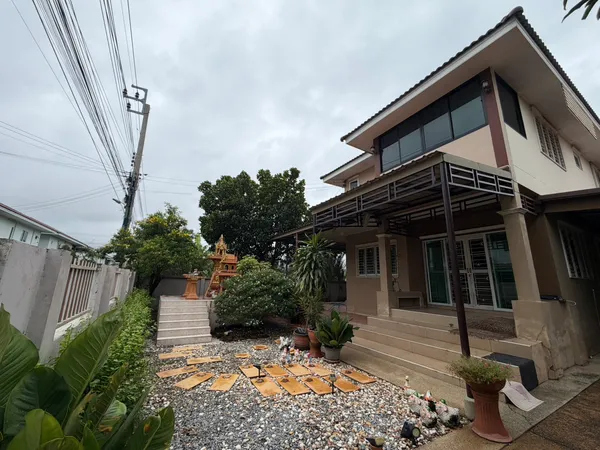  ขายบ้านสวนสวย 200 ตร.ว. อยู่ใน หมู่บ้าน รติรัตน์3 ลาดปลาดุก-คลองตาชม บนทำเล ซอยวัดลาดปลาดุก คลองตาชม อำเภอไทรน้อย