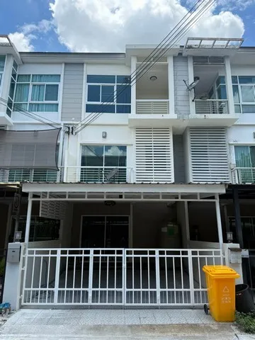 ทาวน์โฮม 3 ชั้น 3 ห้องนอน 3 ห้องน้ำ โครงการเมโทร พระราม 9 เดินไป ม.Stamford ได้