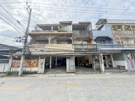 ขาย Mixed-Use Commercial Building ปรีดีพนมยงค์ 42 พื้นที่ 600 ตร.ม. เข้าออกได้ 2 ด้าน-Mixed-Use Commercial Building for Sale on Pridi Banomyong 42 | 600 Sq.m. | Dual Access