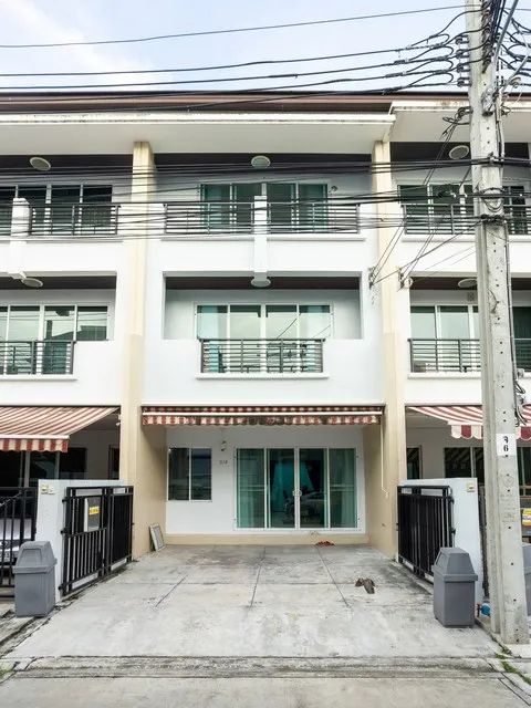 ให้เช่าทาวน์โฮม 3 ชั้น 3 ห้องนอน บ้านกลางเมือง ลาดพร้าว 71 (นาคนิวาส 34) เลียบด่วน ตกแต่งครบ พร้อมอยู่