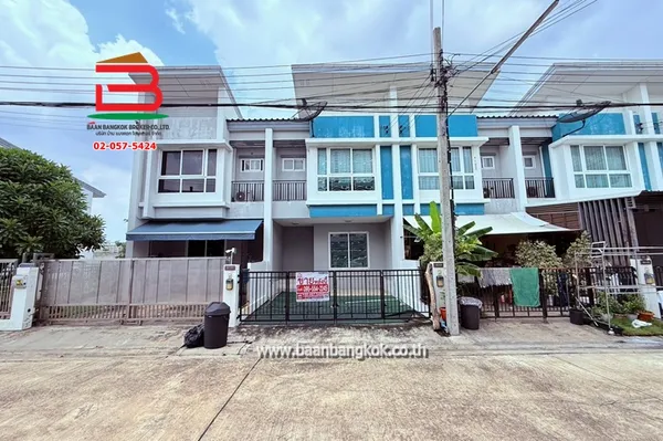 ทาวน์โฮม หมู่บ้าน รสา แกรนด์วิลล์ (พหลโยธิน 73) เนื้อที่ 19.5 ตรว. ใกล้ตลาดเซฟวันโก ถนนวิภาวดี-รังสิต แขวงสีกัน เขตดอนเมือง