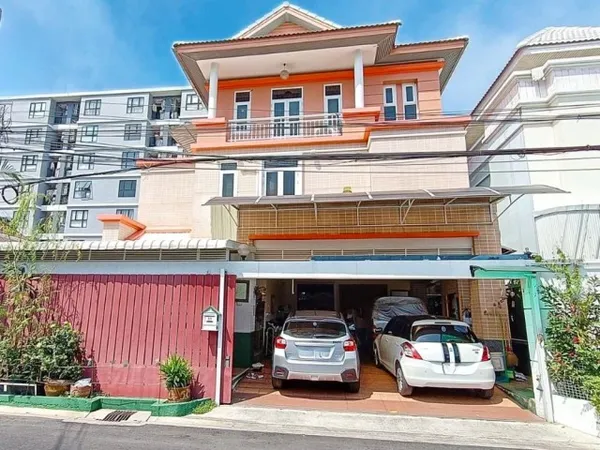 4นอน เช่าบ้านเดี่ยวหรู 3ชั้น MRT สุทธิสาร1.3กม.ห้วยขวาง 4น้ำ ใกล้ตลาดจันทร์หุ่นบำเพ็ญ 840 ม.ทำเลสงบเป็นส่วนตัว