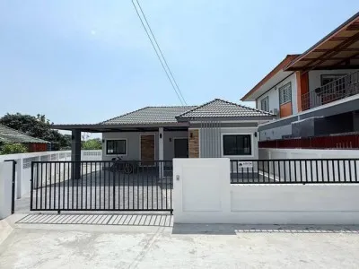 ให้เช่า/ขายบ้านเดี่ยวหนองมนชลบุรี ทำเลดี ใกล้ถนนสุขุมวิท 4 เลน 3 ห้องนอน | 2 ห้องน้ำ เฟอร์นิเจอร์พร้อม