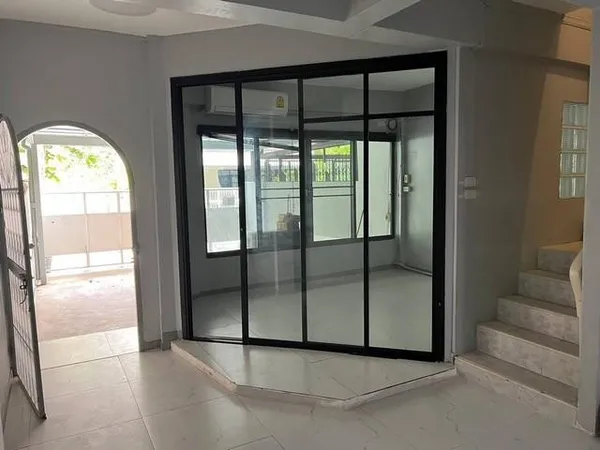 HR 10547 ให้เช่าบ้าน 2 ชั้น 25 ตรว. ใจกลางเมือง ซอยเอกมัย 12 ปรับปรุงใหม่ ใกล้ทองหล่อ