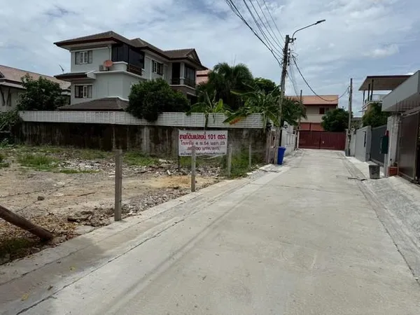 ขายที่ดินถมแล้ว 101 ตร.ว. ถนนโชคชัย 4 ซอย 54 (ต.รวมโชค) สภาพแวดล้อมดี เหมาะสร้างบ้าน