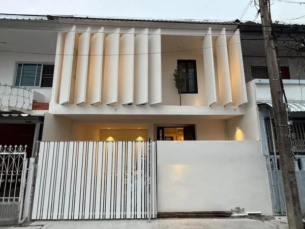 ขายทาวน์โฮม 2 ชั้น 144 ตร.ม. ซ.ลาดพร้าว 41 Modern Minimal ใกล้ Central Ladprao