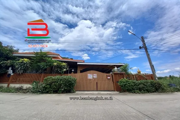 บ้านเดี่ยว ซอยชมทุ่ง 23/1 เนื้อที่ 120 ตารางวา ใกล้หมู่บ้านศุภากรคลองสี่ ถนนคลองหลวง ตำบลคลองสี่ อำเภอคลองหลวง จังหวัดปทุมธานี
