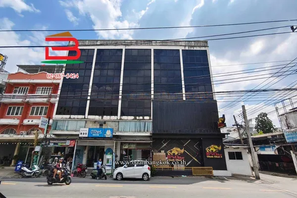 อาคารพาณิชย์ 4.5 ชั้น เนื้อที่ 87 ตร.ว. ถนนสตรีวิทยา 2 ซอย 29 ถนนโชคชัย 4 แขวงลาดพร้าว เขตลาดพร้าว