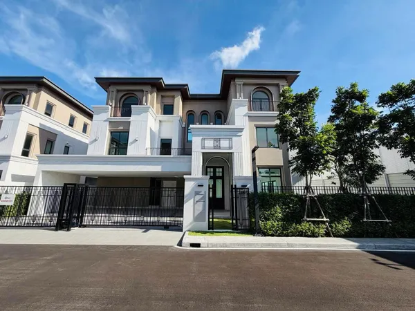Cinq Royal The Eighteen Bangna KM.7 ใกล้เมกาบางนา
โครงการคฤหาสน์ระดับ Ultra Luxury
รหัส : H8302