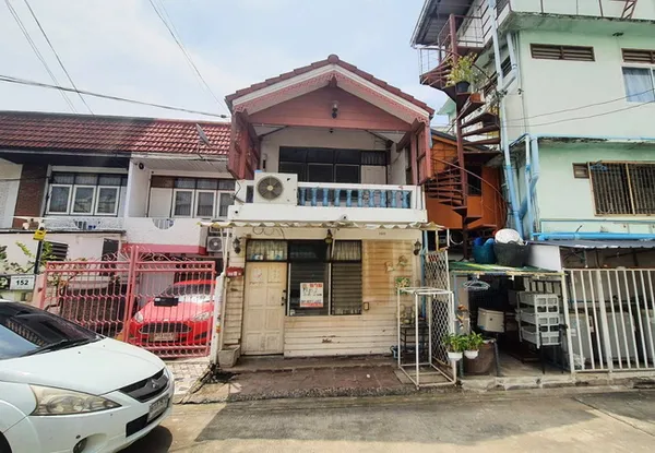 ขายทาวน์เฮ้าส์ ซอยรามคำแหง 58/3 บางกะปิ กรุงเทพ เนื้อที่ 19 ตร.ว. 2 ชั้น 2 นอน 3 น้ำ