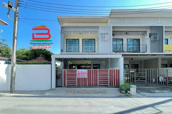 ทาวน์เฮาส์ 2 ชั้น เนื้อที่ 35.7 ตร.ว. หมู่บ้าน รัชธานี 11 ถนนรังสิต-นครนายก ตำบลบึงน้ำรักษ์ อำเภอธัญบุรี ปทุมธานี