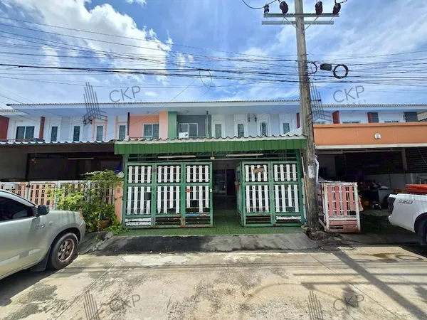 L260149 | ขาย / ให้เช่า ทาวน์เฮาส์ 2 ชั้น หมู่บ้านมัณฑิรา บางพลี-ตำหรุ บ้านหลังใหญ่ เหมาะสำหรับครอบครัวที่ต้องการบ้านราคาคุ้มค่า พร้อมพื้นที่ใช้สอยกว้างขวาง