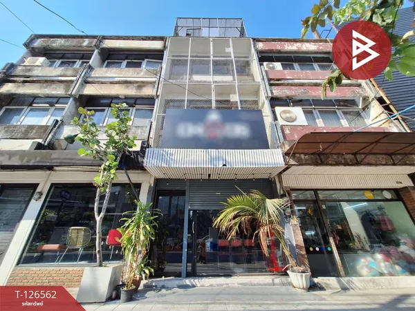 ขายอาคารพาณิชย์ 3 ชัั้นครึ่ง เนื้อที่ 12 ตารางวา วังทองหลาง กรุงเทพมหานคร ทำเลดี