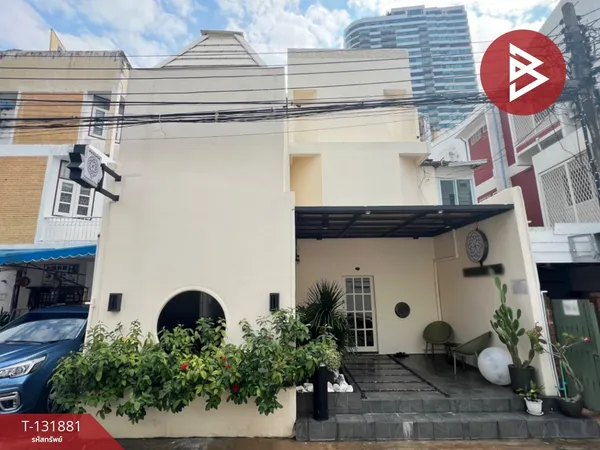 ขายทาวน์โฮม 3 ชั้น ทองหล่อ ซอย 9 กรุงเทพฯ พร้อมอยู่ รีโนเวทใหม่ทั้งหลัง