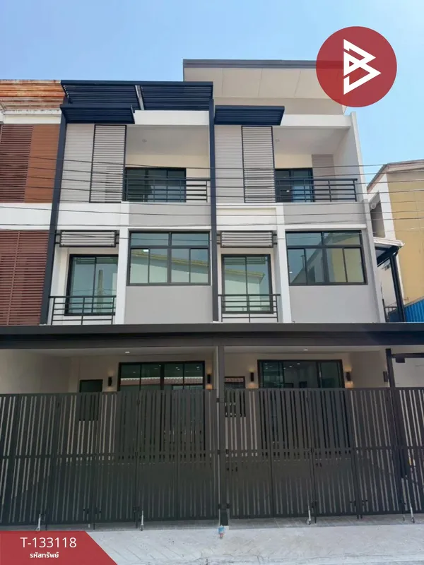 ขายทาวน์โฮม หมู่บ้านซิกเนเจอร์ ถนนรามอินทรา-วัชรพล กรุงเทพมหานคร