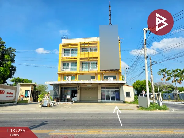 ขายด่วนอาคารพาณิชย์ 3 ชั้นครึ่งหลังมุม นครปฐม ทำเลสนามจันทร์